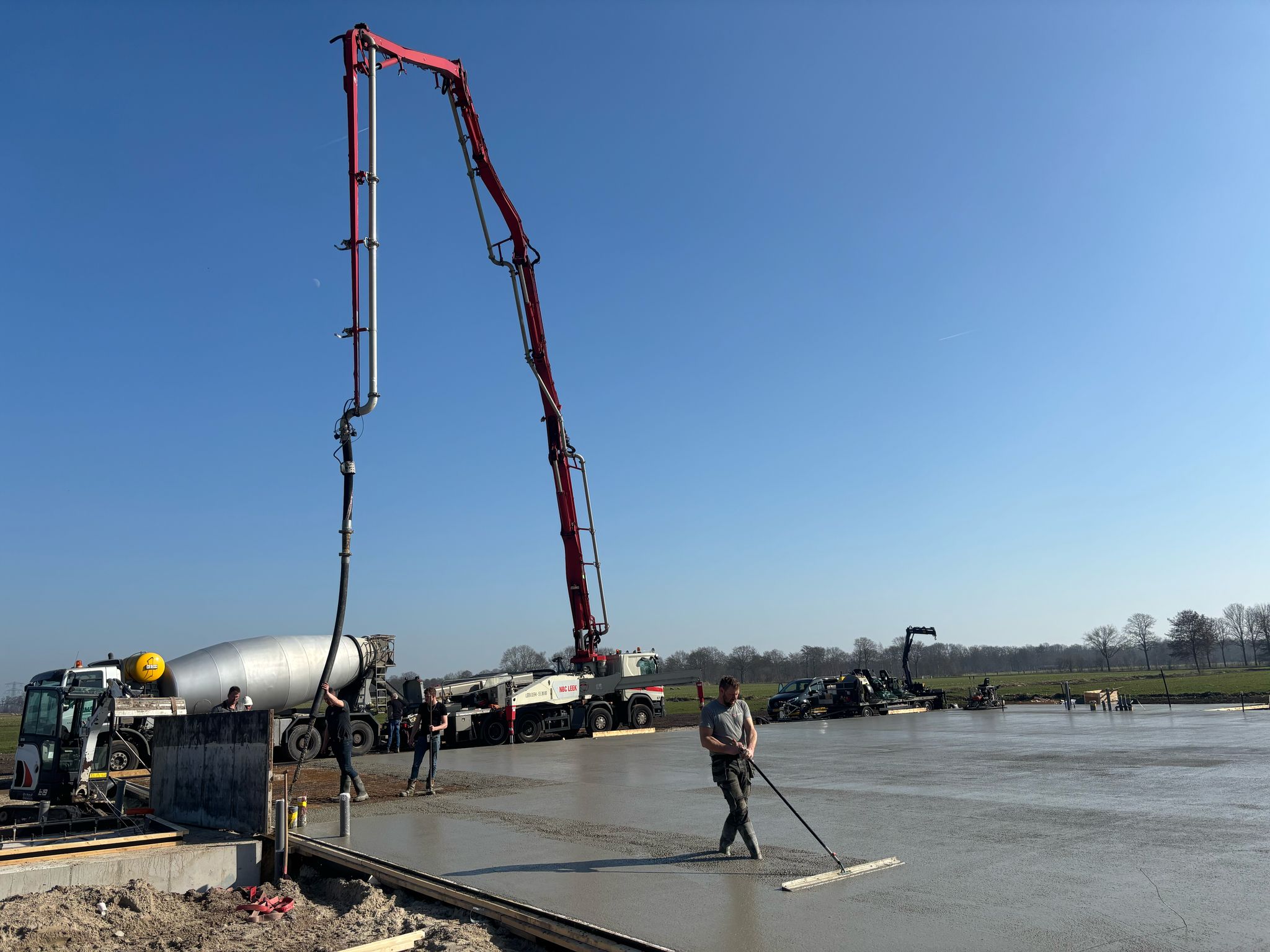 Storten van een betonvloer in Kornhorn